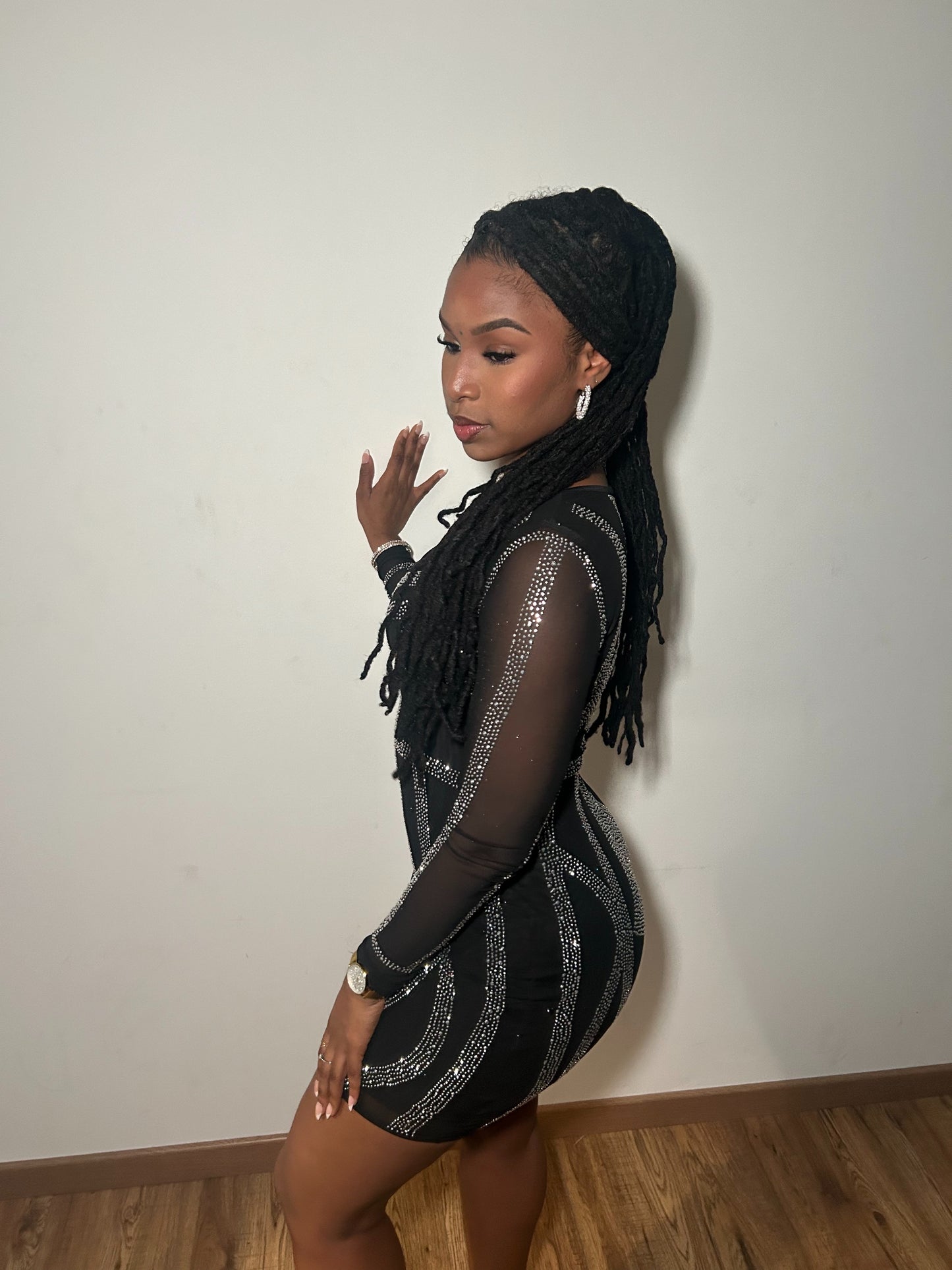 Robe brillante à manches longues